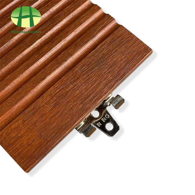 Kiinnitys jalostaa raskaan bambulattian