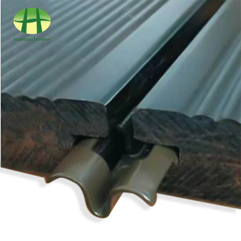 Selkeä kynsien liitos, raskas bambulattia