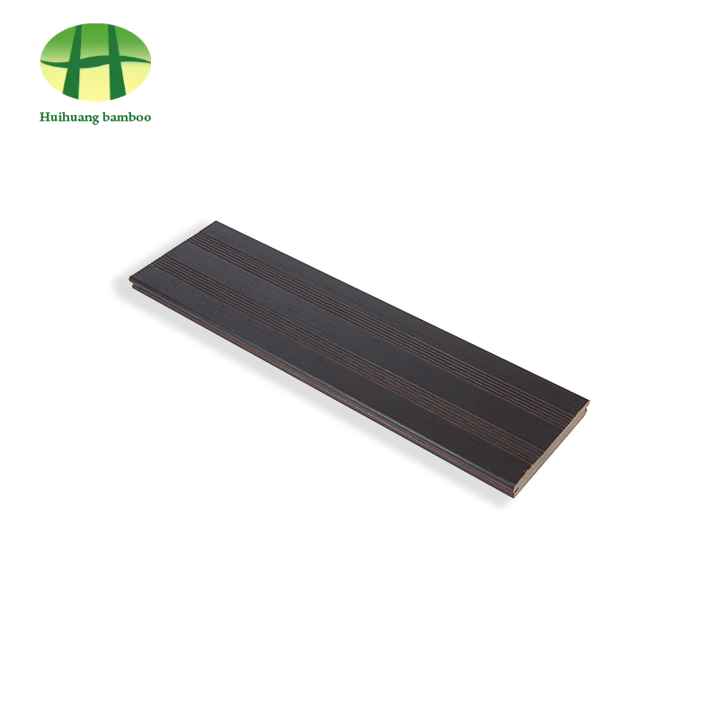 Hiilenvärinen bambulattia